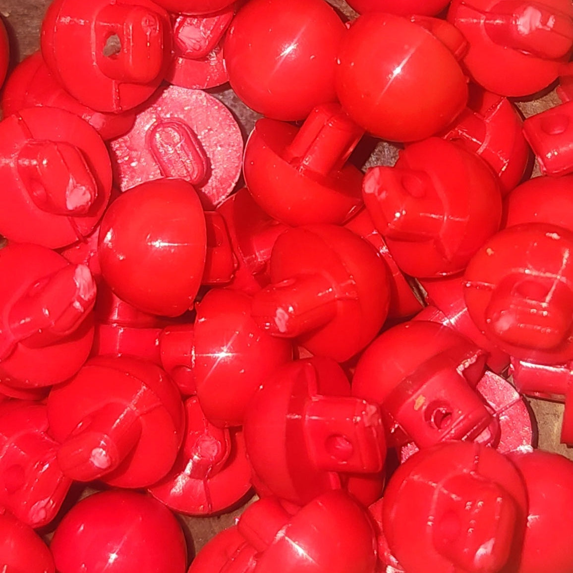 Dome button gloss candy apple red 10mm (shank back)