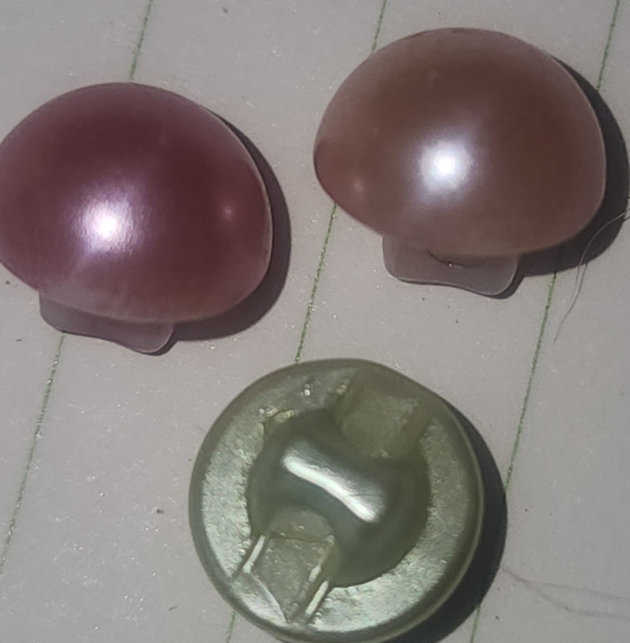 Dome button soft mint pearl green 10mm (shank)