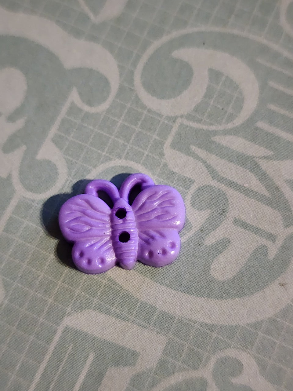 Butterfly button light purple 1.8cm wide