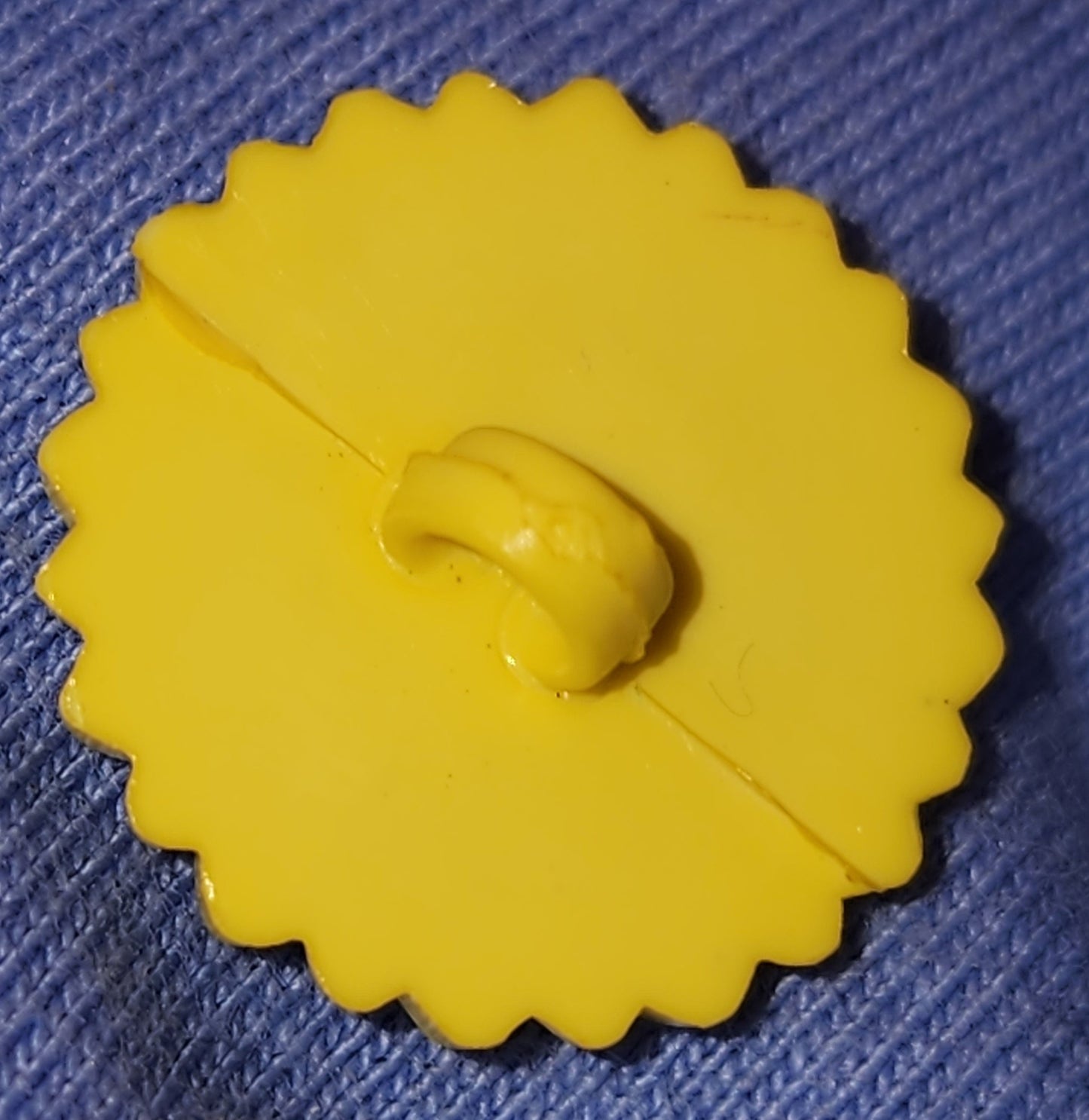 Sunflower button 15mm