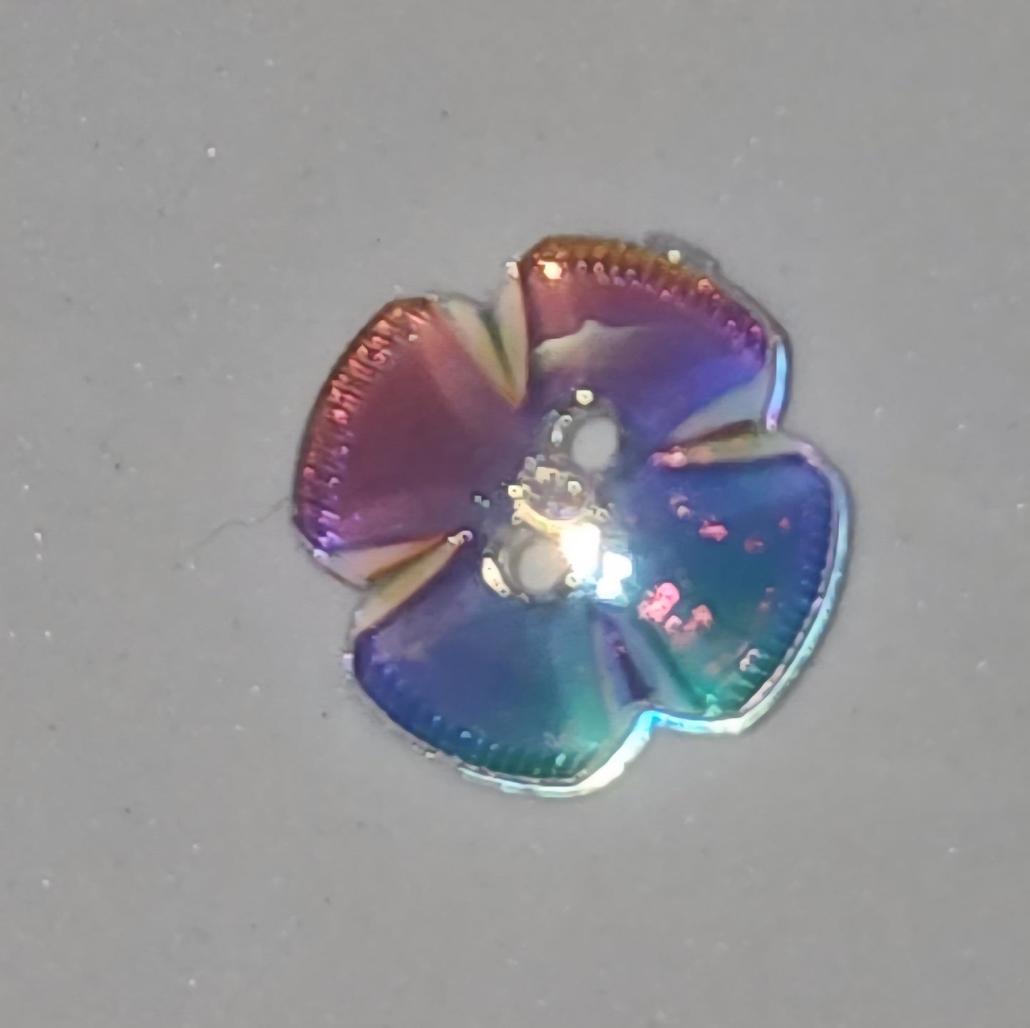 Opalescent clear flower button 1.5cm