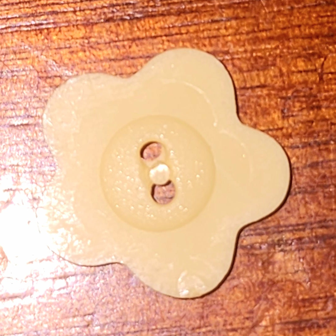 Flower button recessed petals buttercream yellow 1.7cm