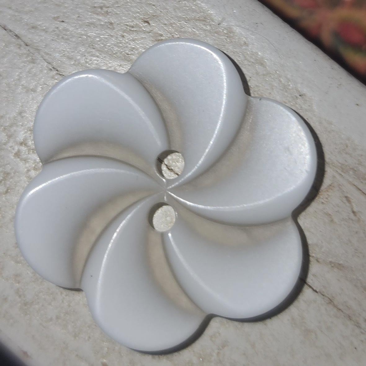 Large white frosted flower 25mm