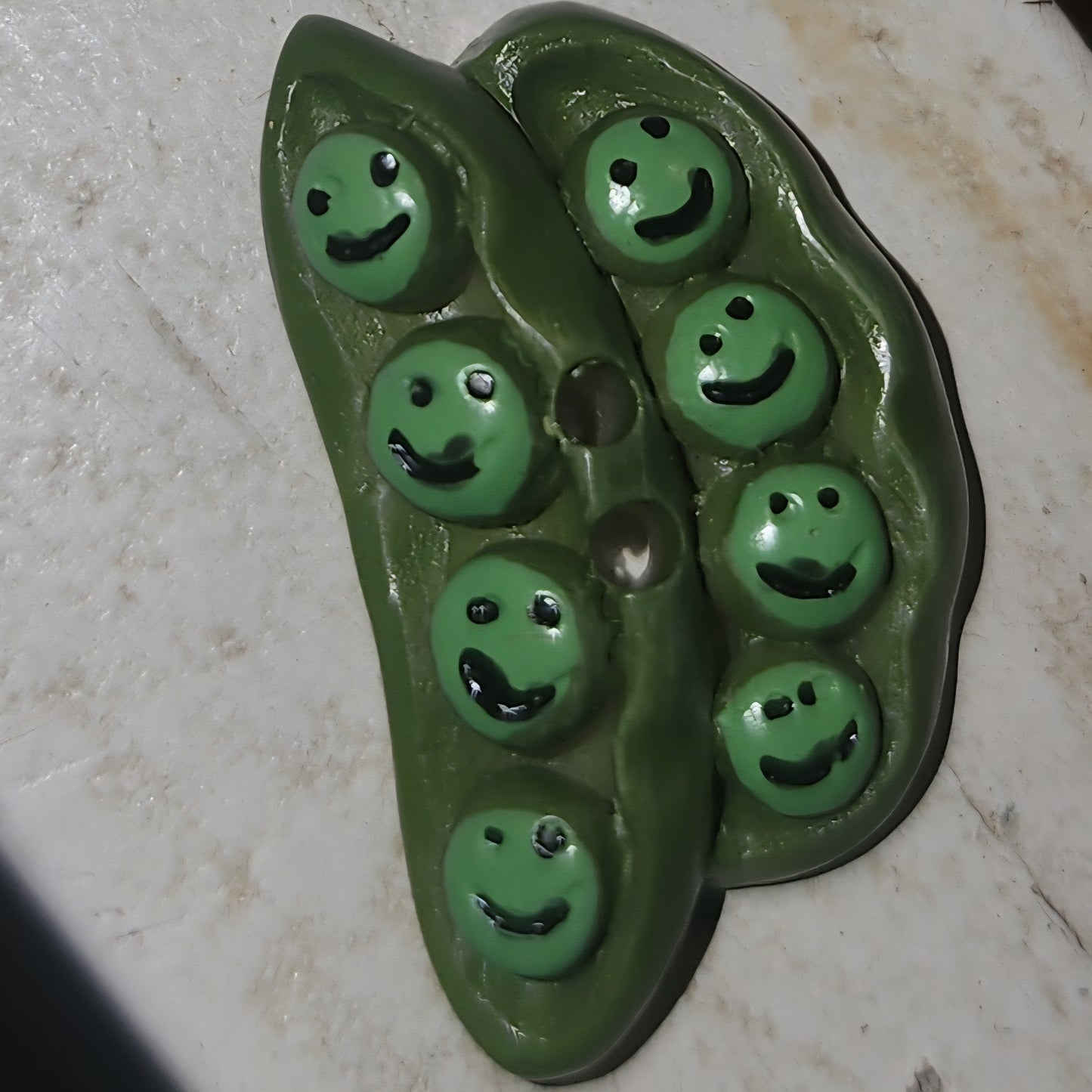 Resin peas button 27mm