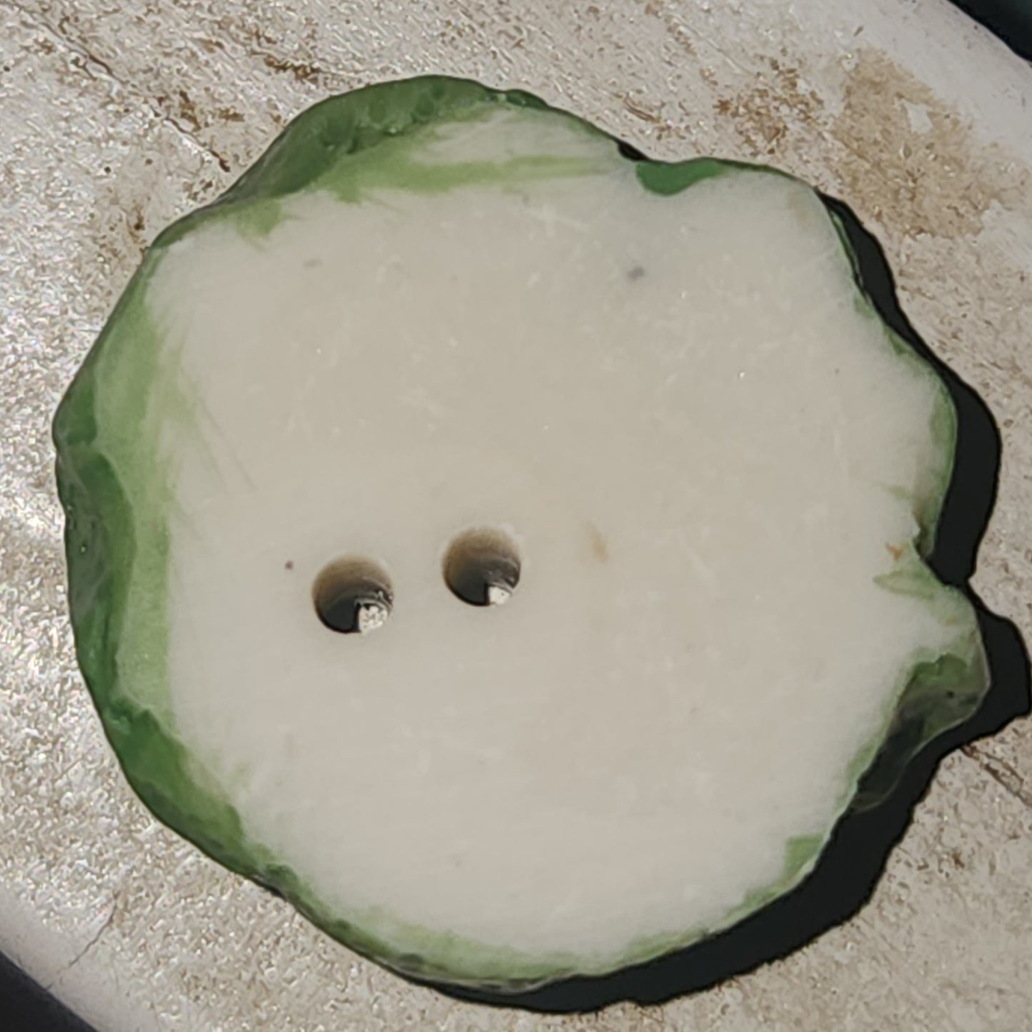 Resin lettuce button 24mm