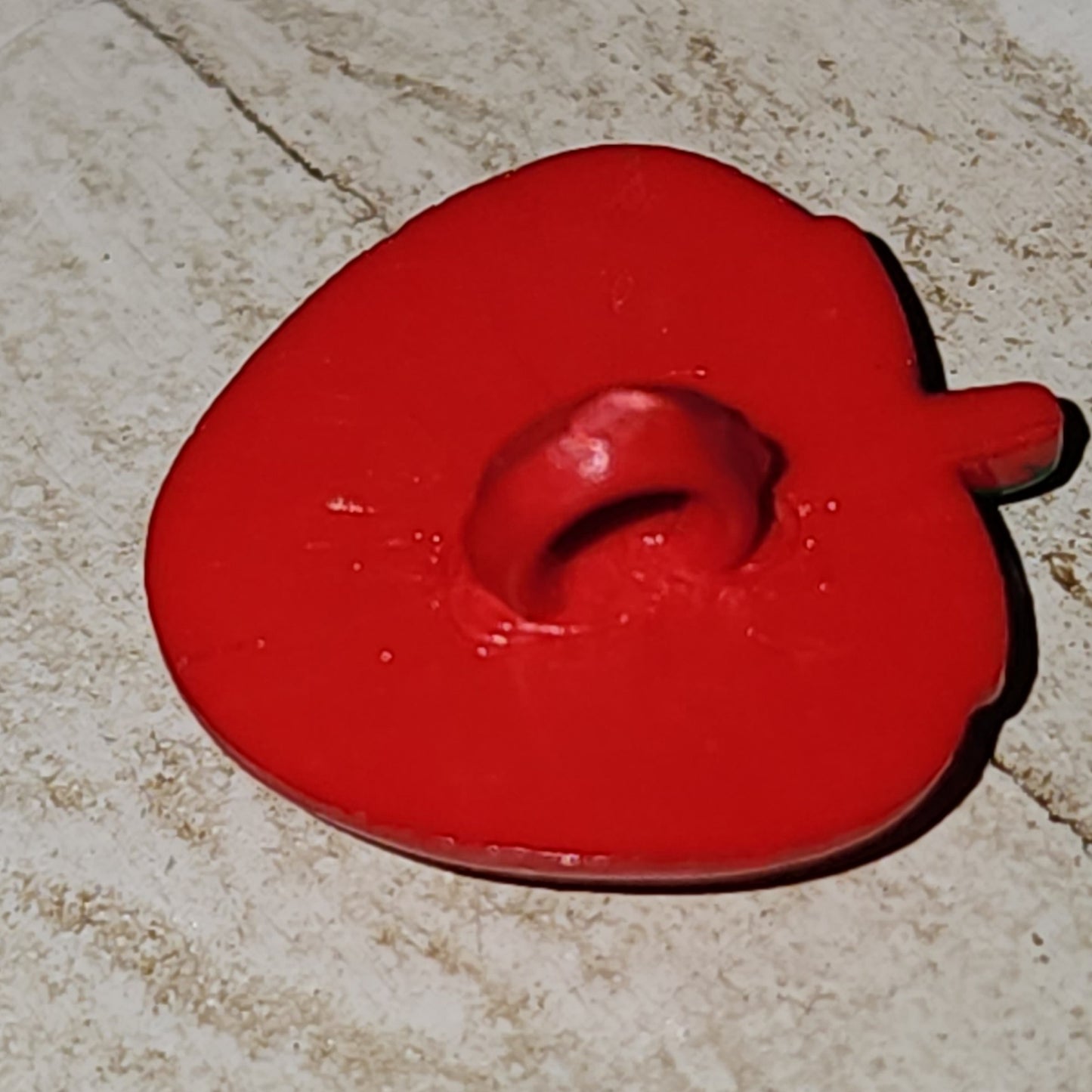 Strawberry button 16mm high