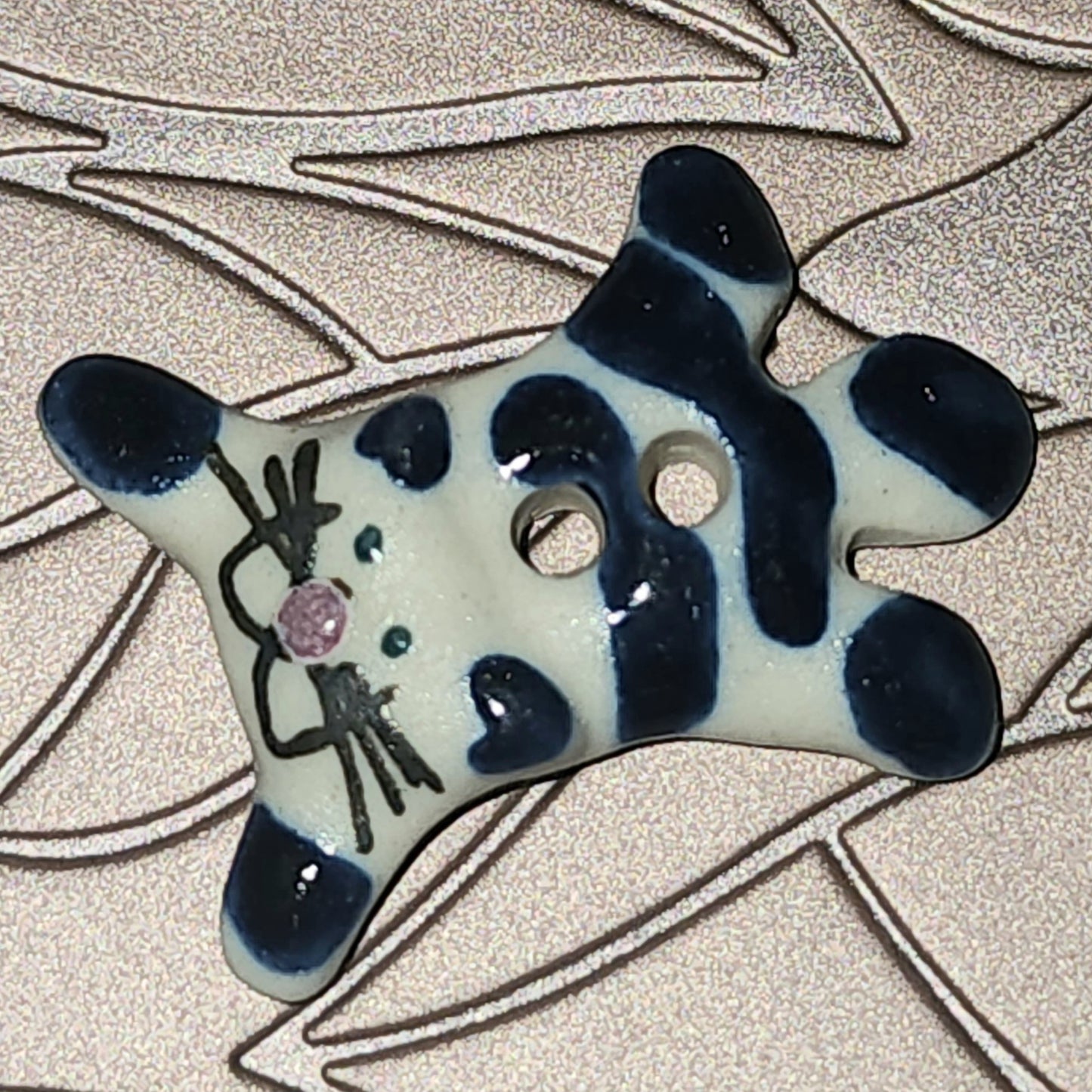 Ceramic blue&white cat button 25mm long