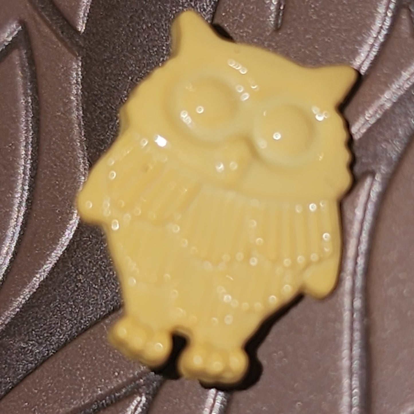 Little Owl button 15mm high