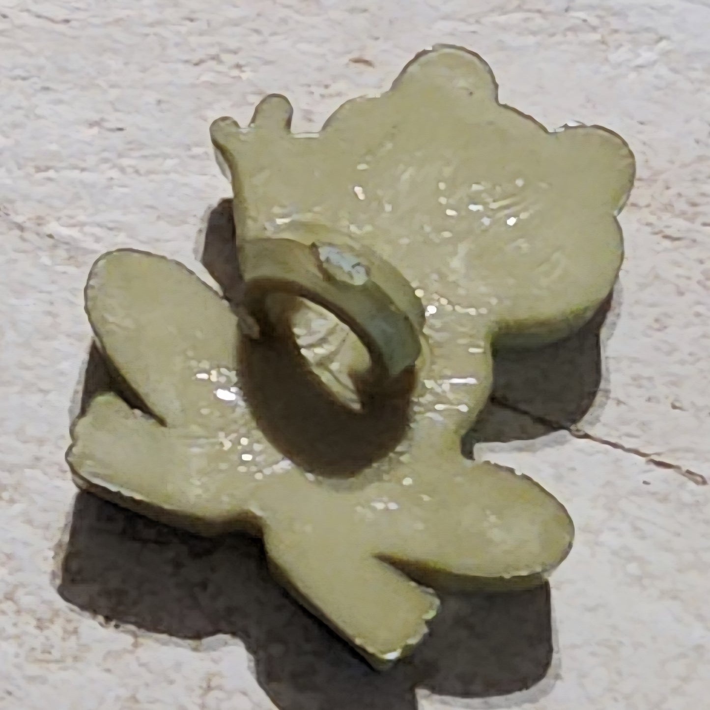Green waving frog button 17mm high