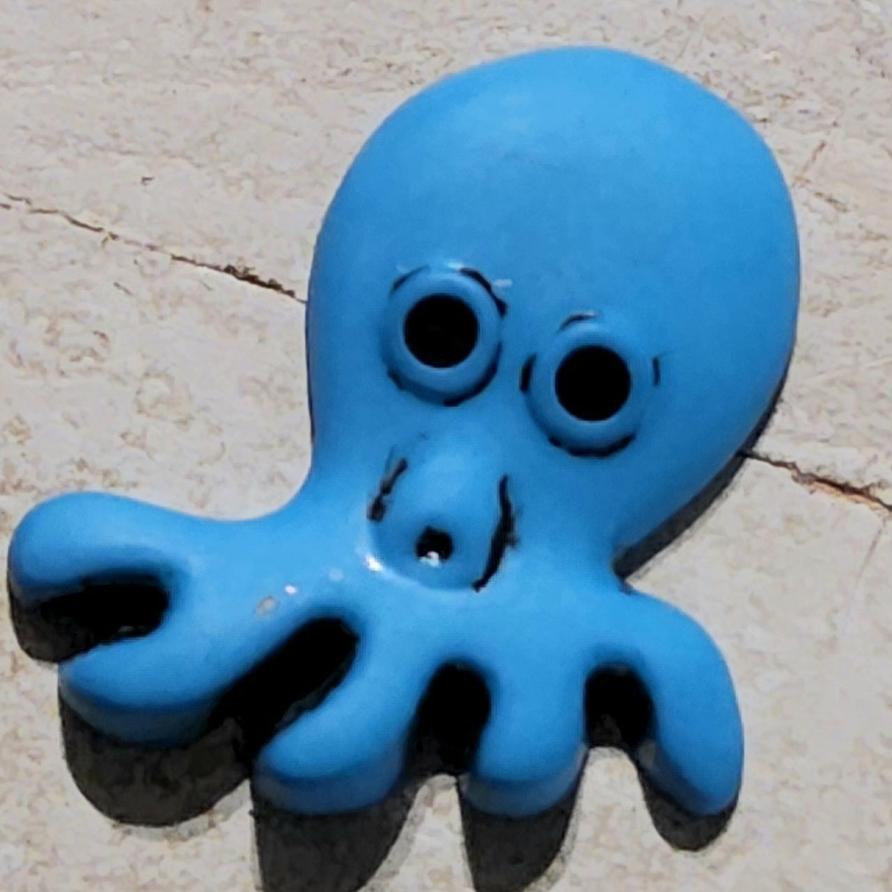 Blue Octopus button 20mm high