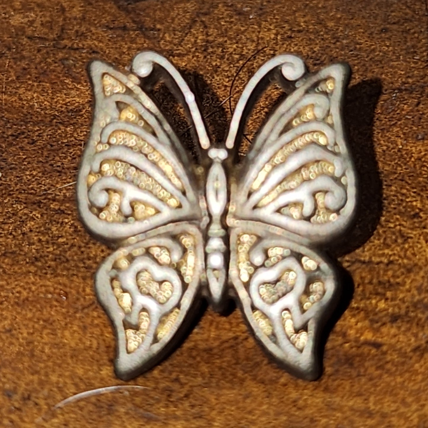 Metal butterfly button - 2 colours 16mm high