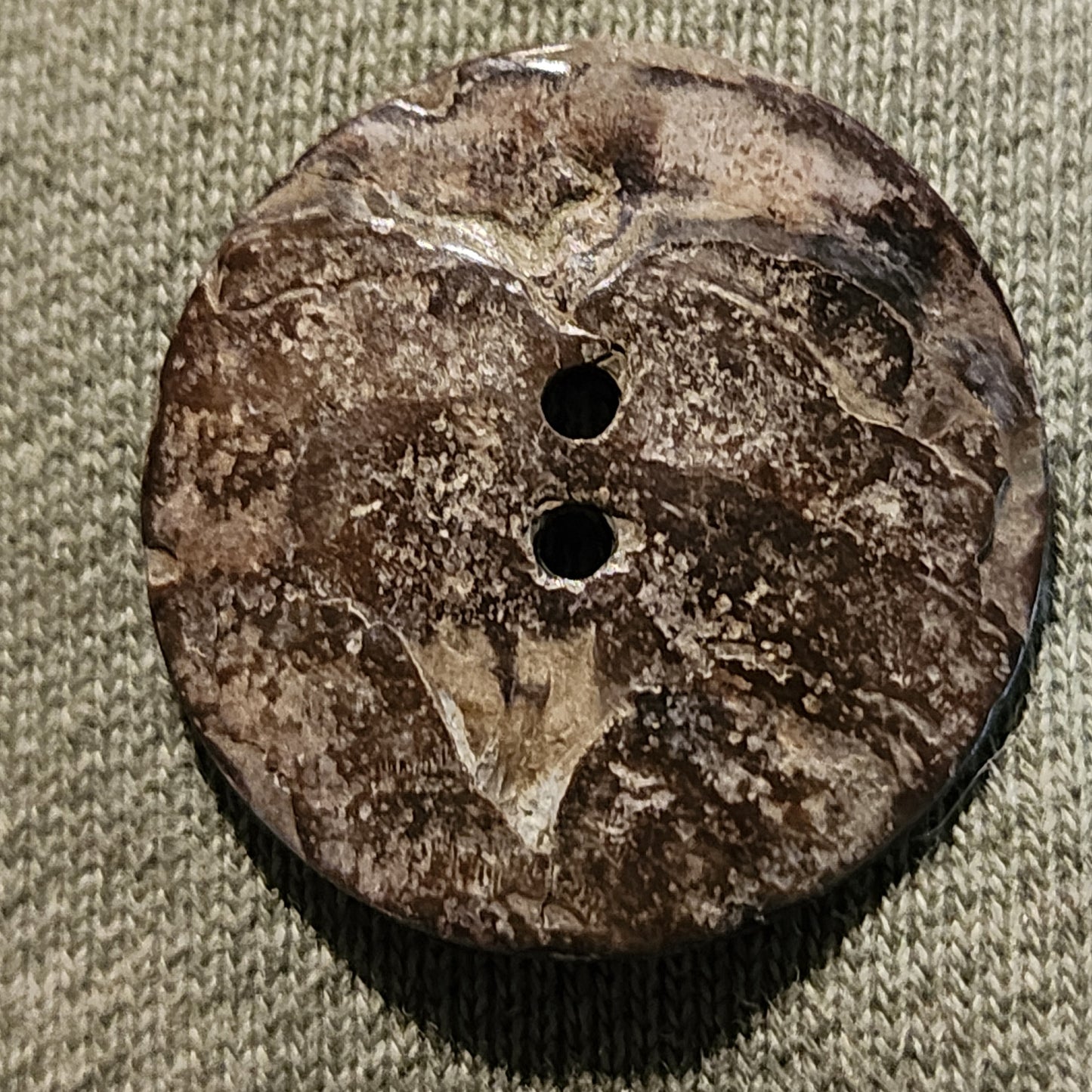 Mother of pearl etched tribal round button 26mm