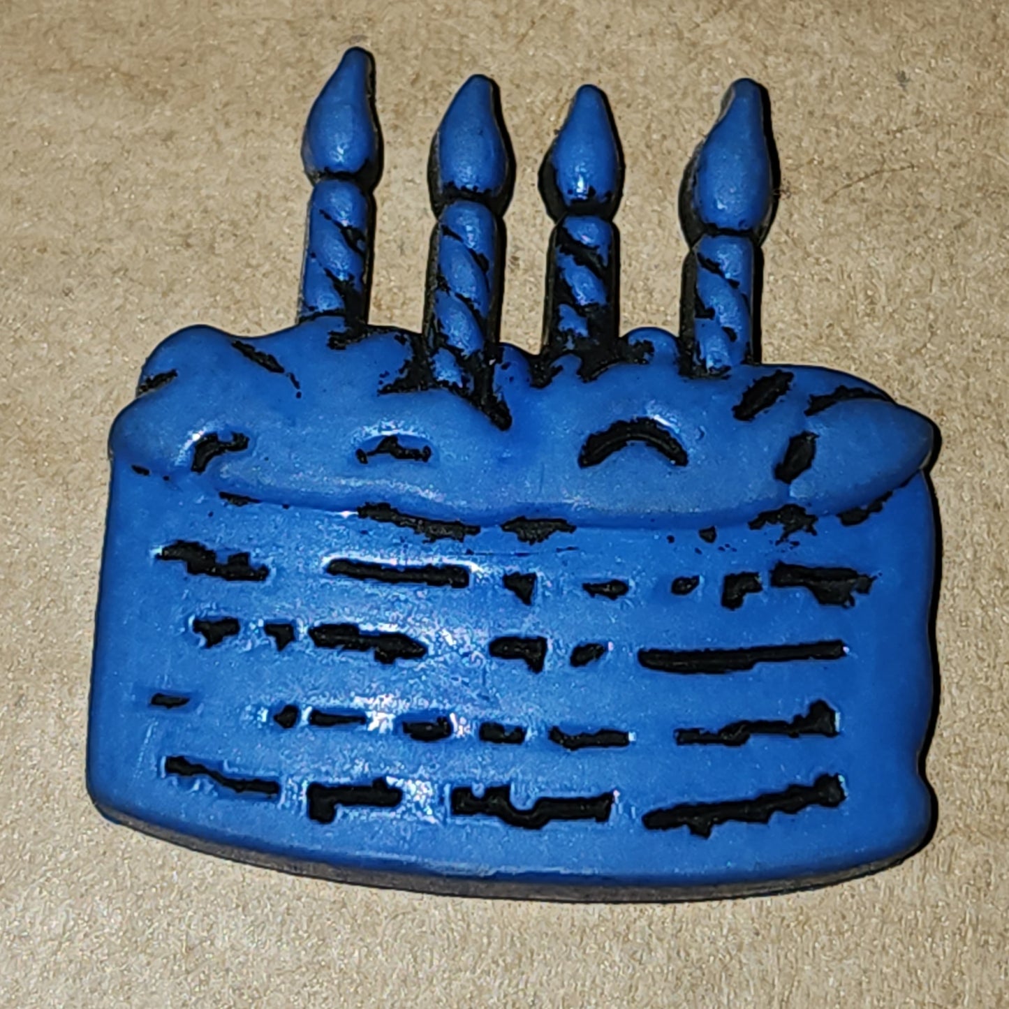 Birthday cake buttons (pink or blue) 26mm high