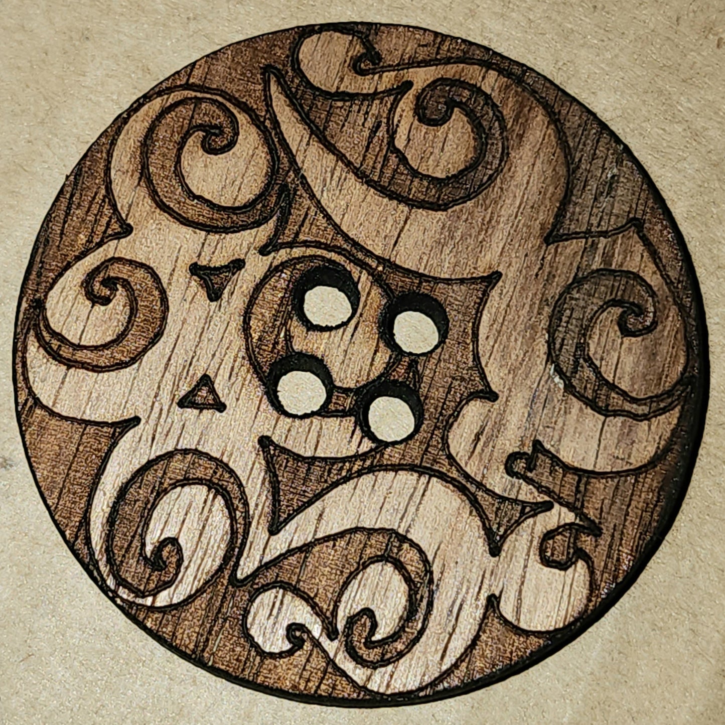 Round wooden etched button 42mm