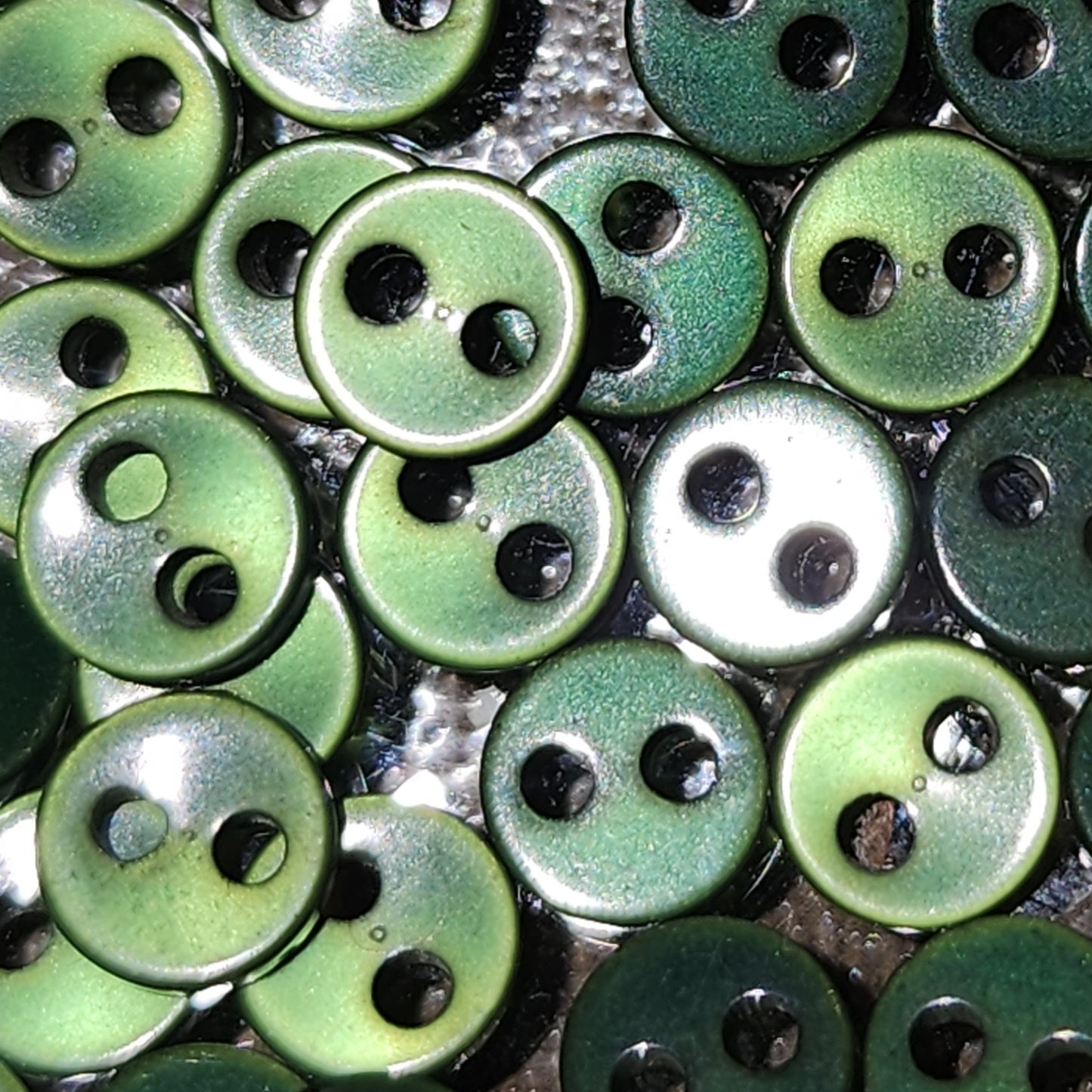 Tiny round clear hunter green button 4-5mm