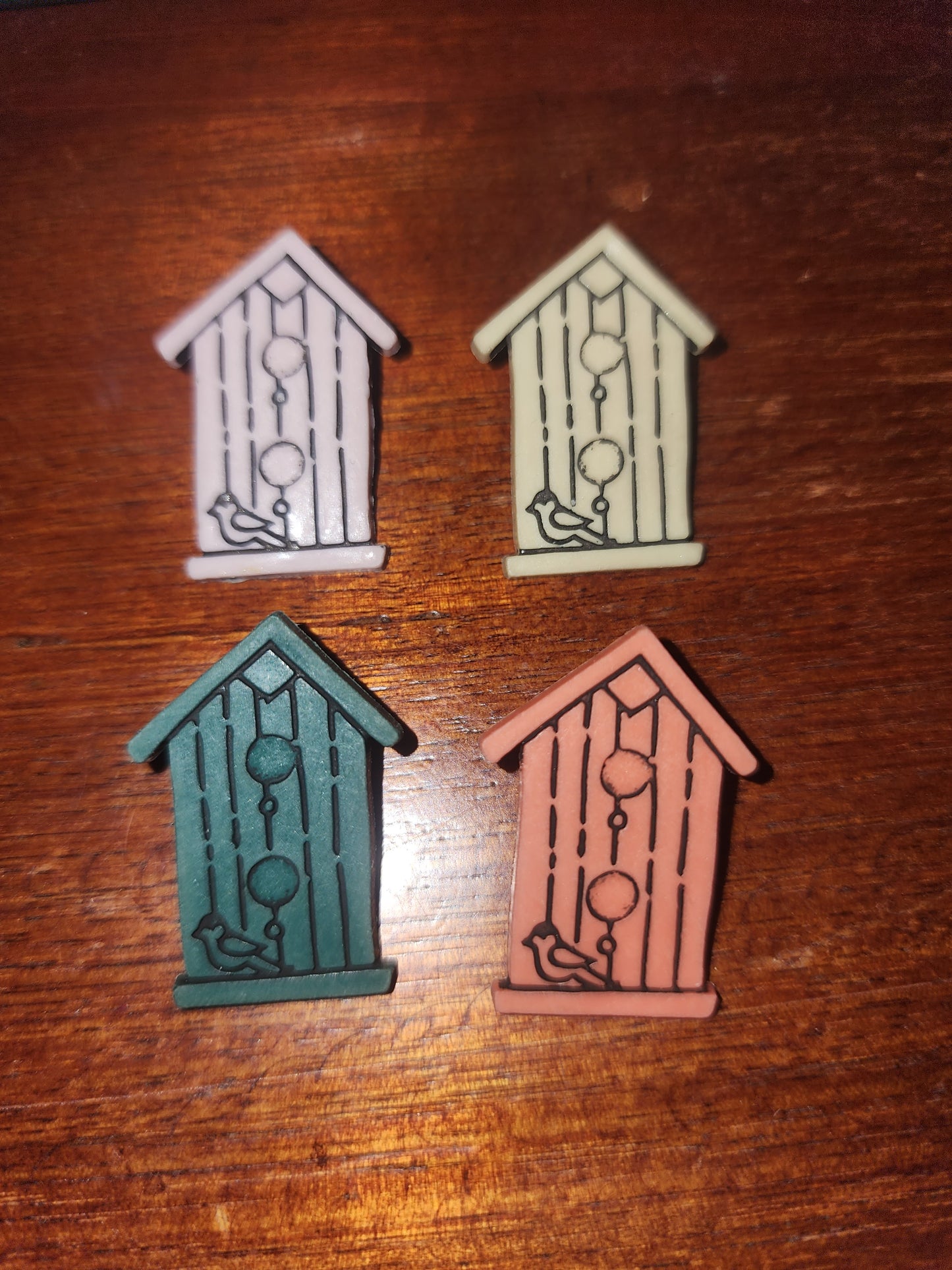 Birdhouse button 30mm high - 4 colours