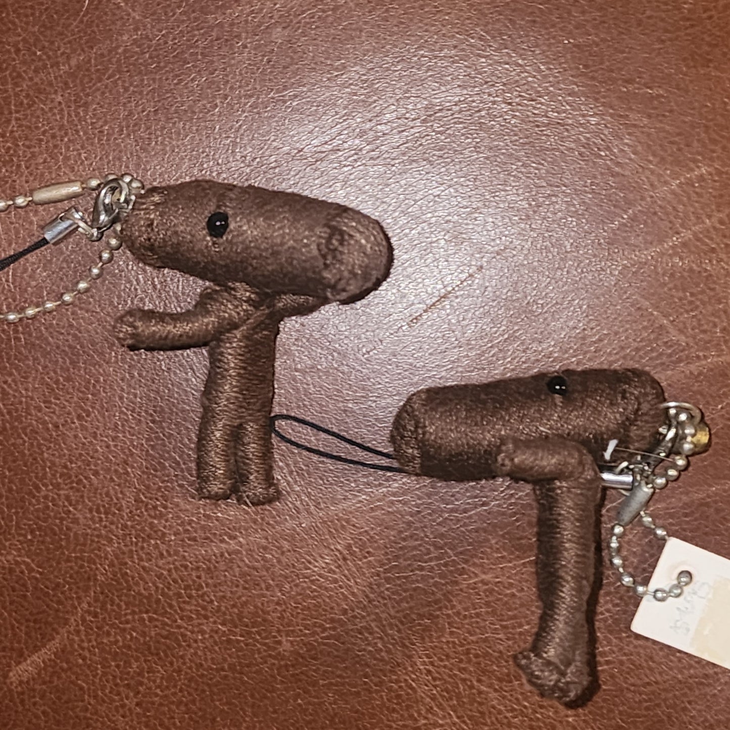 Brown mummy dog keyring 5.5cm