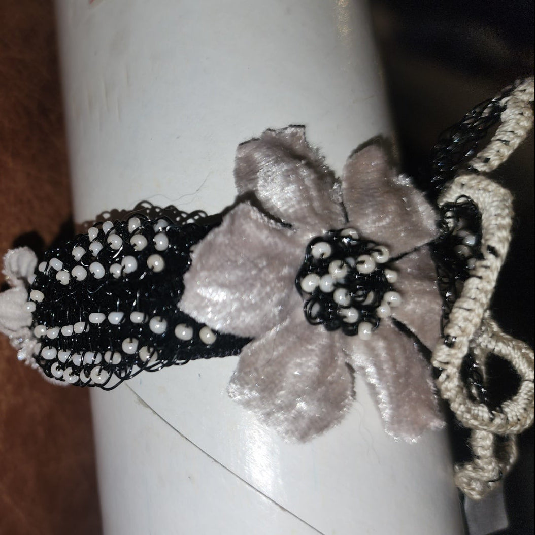 Black&Cream crocheted flower bangle (adjustable)