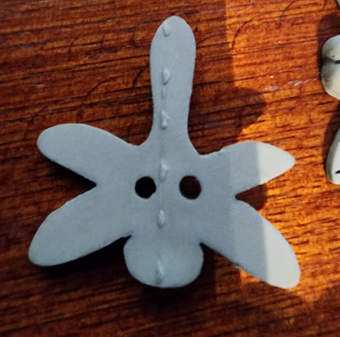 Dragonfly Light Grey 2.8cm