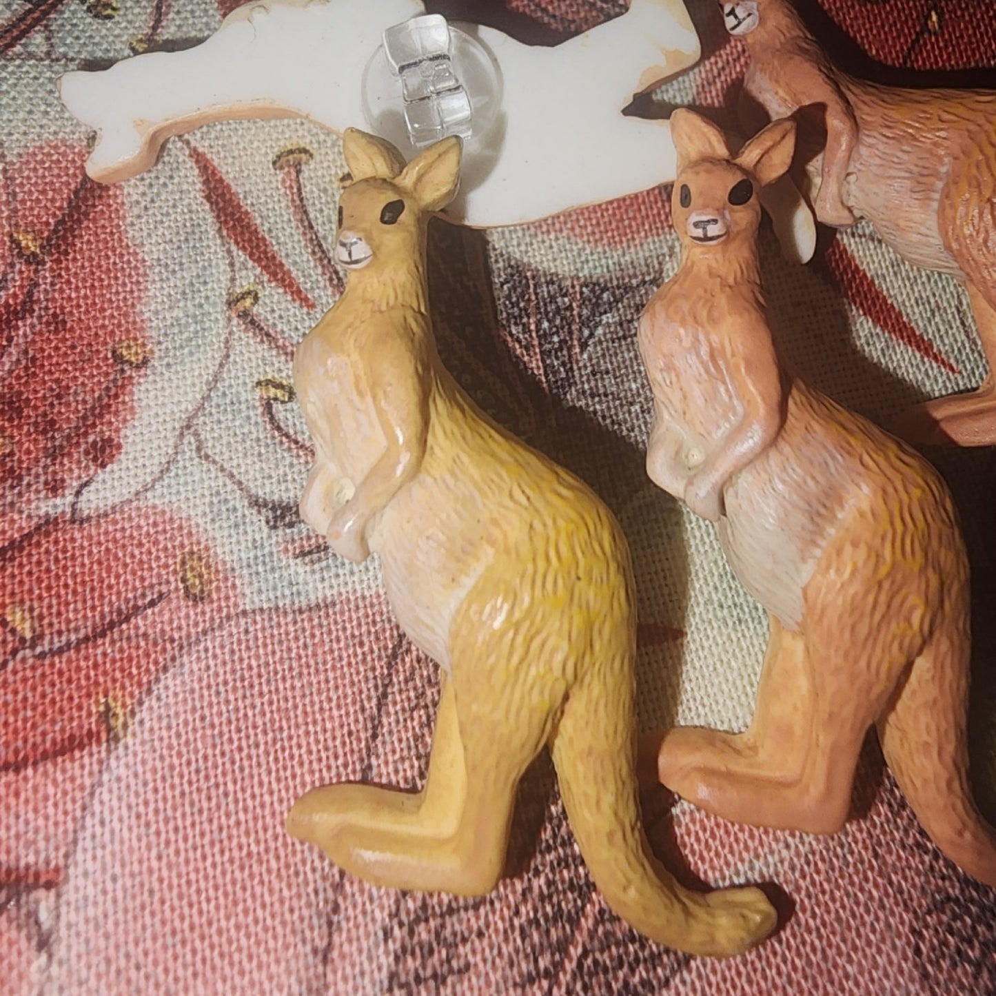Kangaroo 3D button (3cm high) 2704112