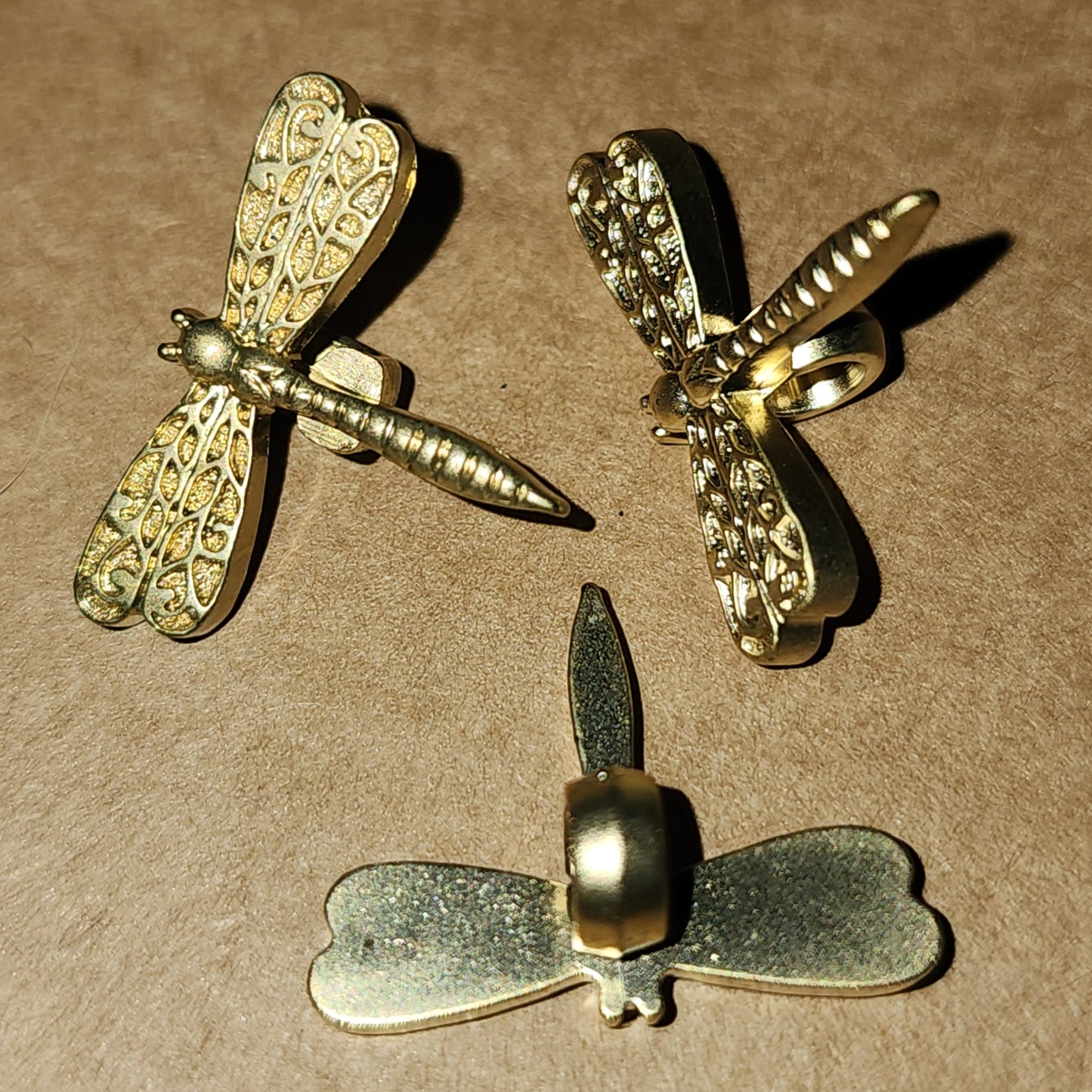 Dragonfly button gold 1.5cm high