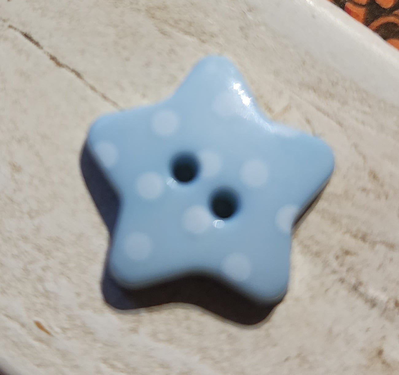 Spotty star button blue 16mm