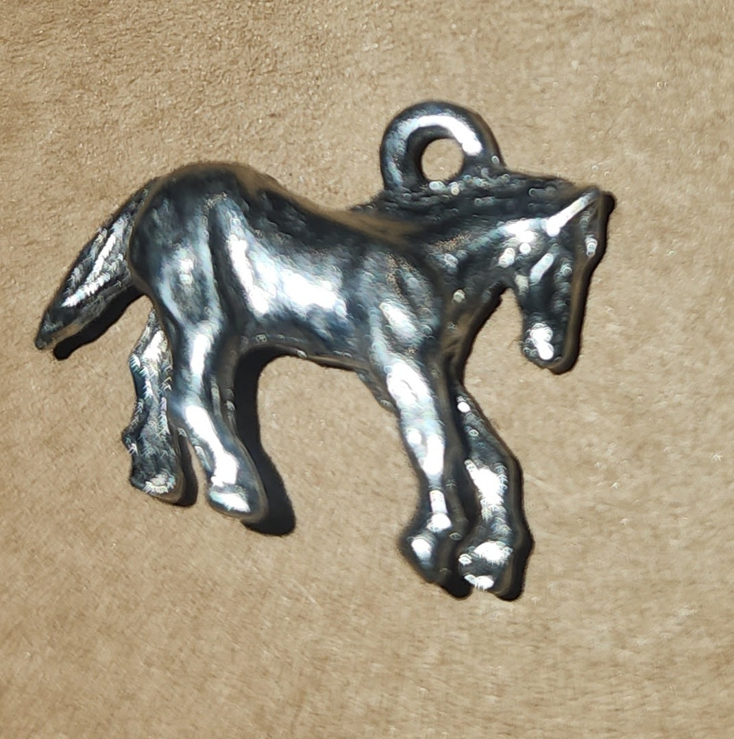 Metal horse charm