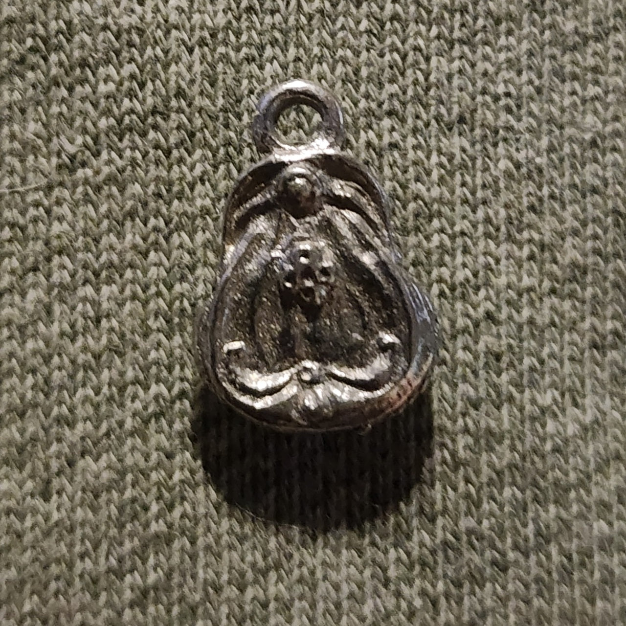 Metal Victorian purse charm