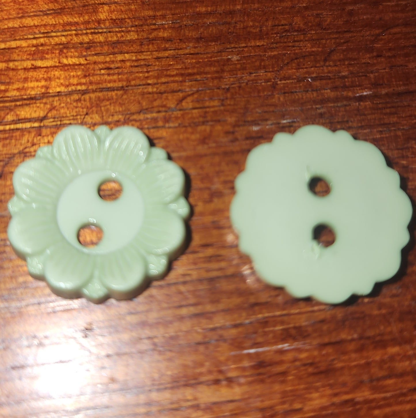 Mint green daisy button 1.7cm