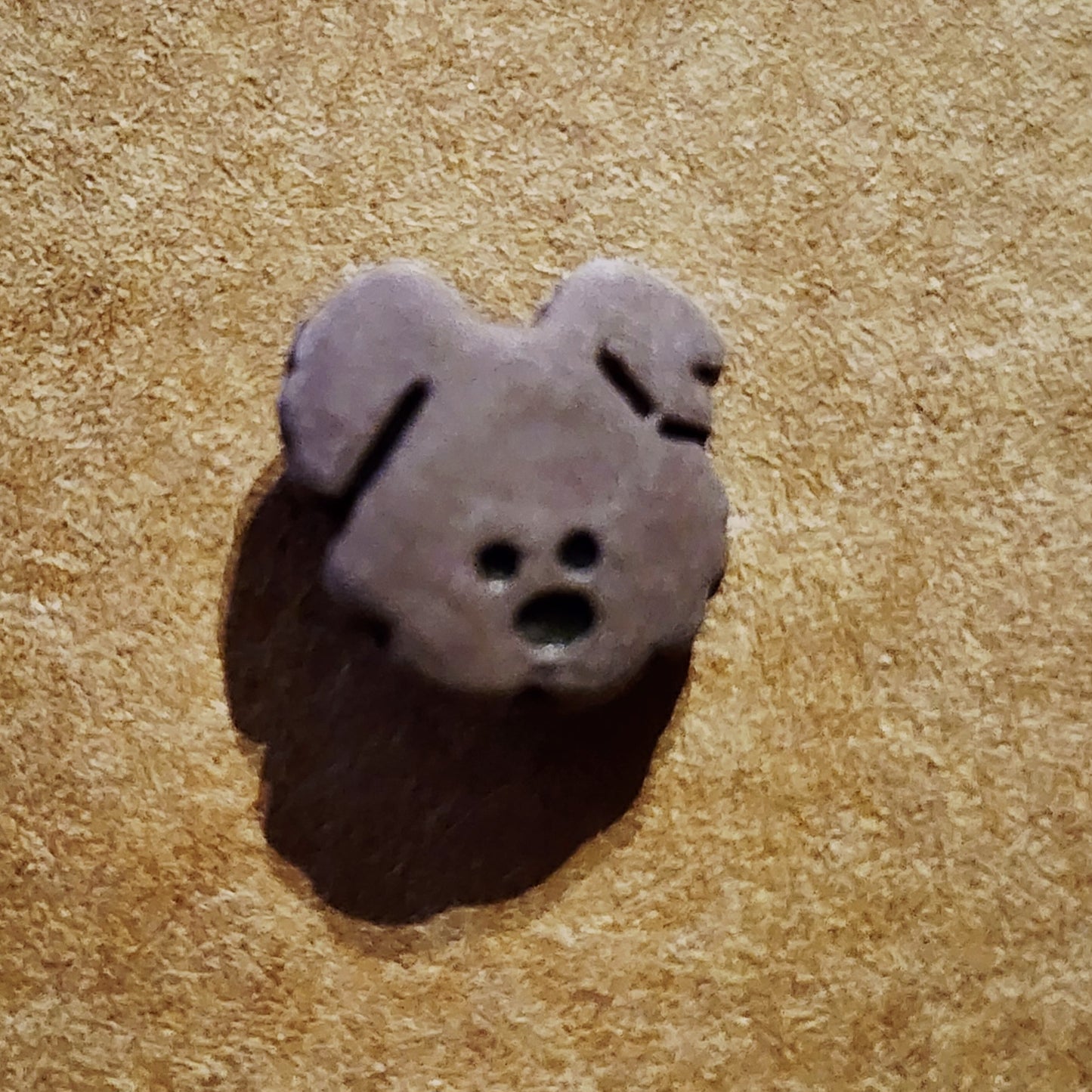 Dog face button Brown 1cm high