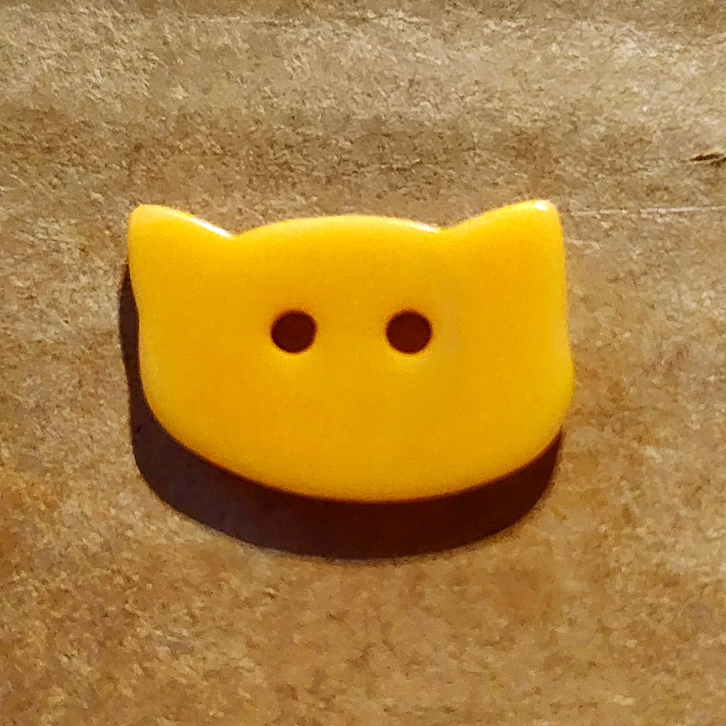Etched Cat Face Button Yellow (flat)