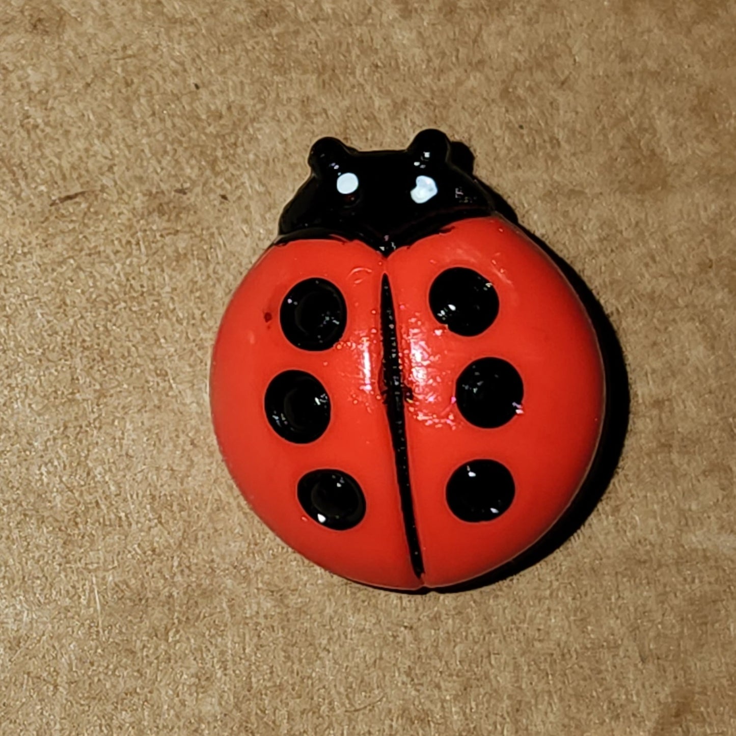Ladybug 3D button 1.8cm high