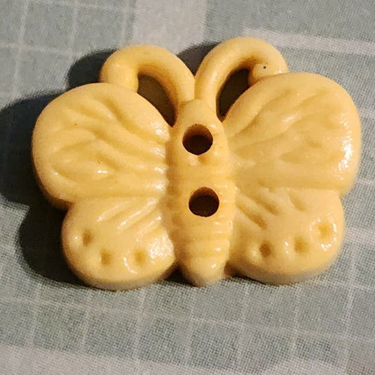 Butterfly button sunny yellow 1.8cm wide