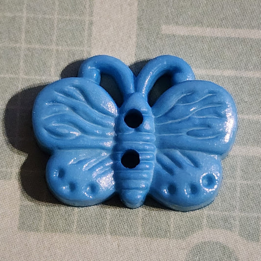 Butterfly button turquoise blue 1.8cm wide