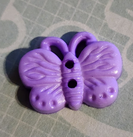Butterfly button light purple 1.8cm wide