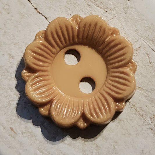 Mustard daisy button 1.7cm