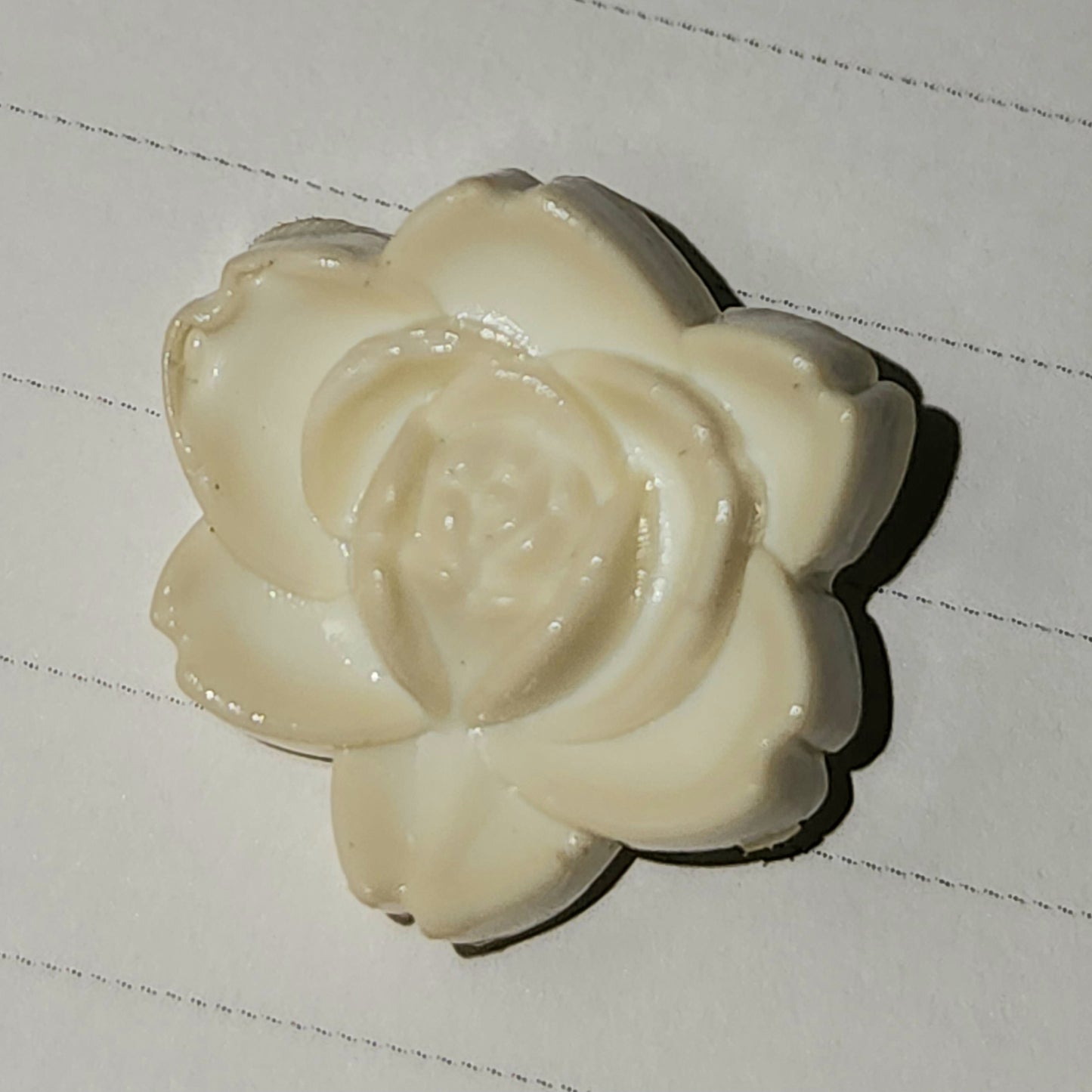Rose button in cream 19mm