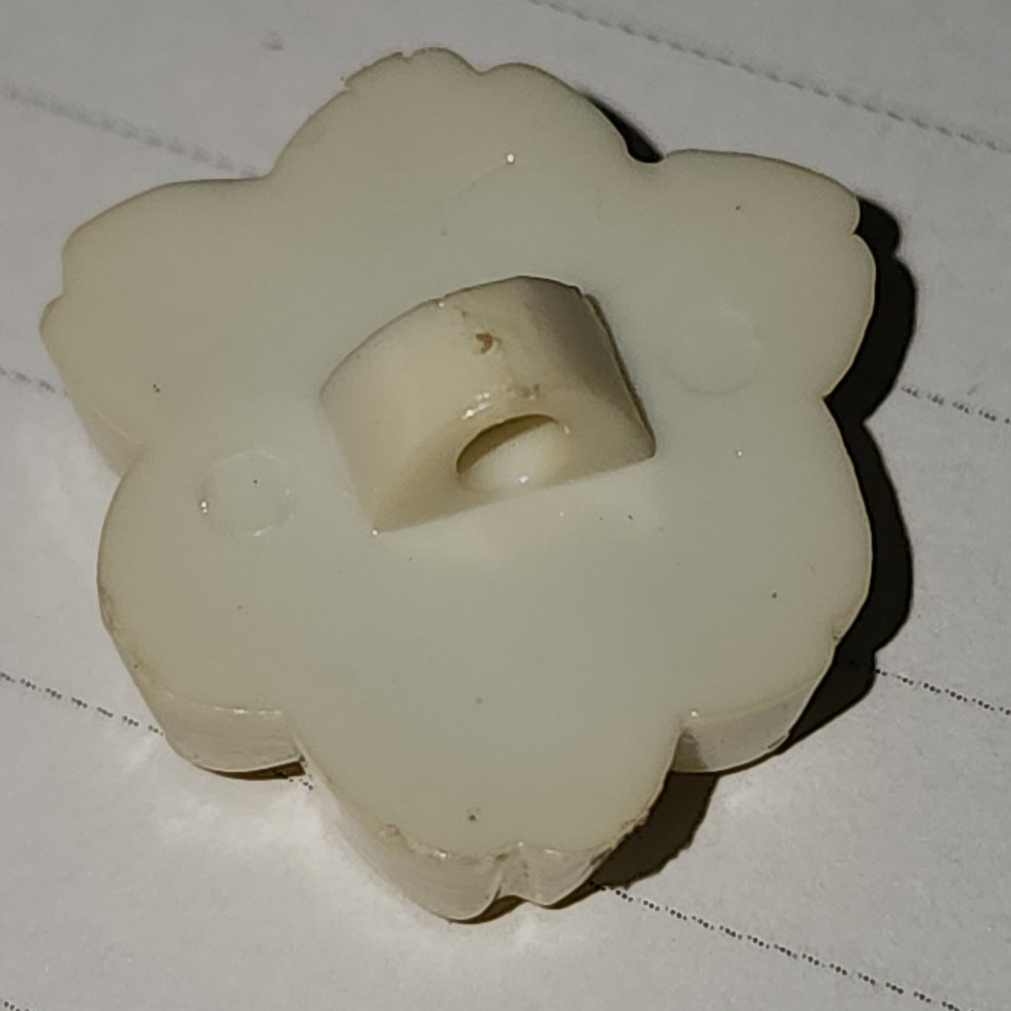 Rose button in cream 19mm