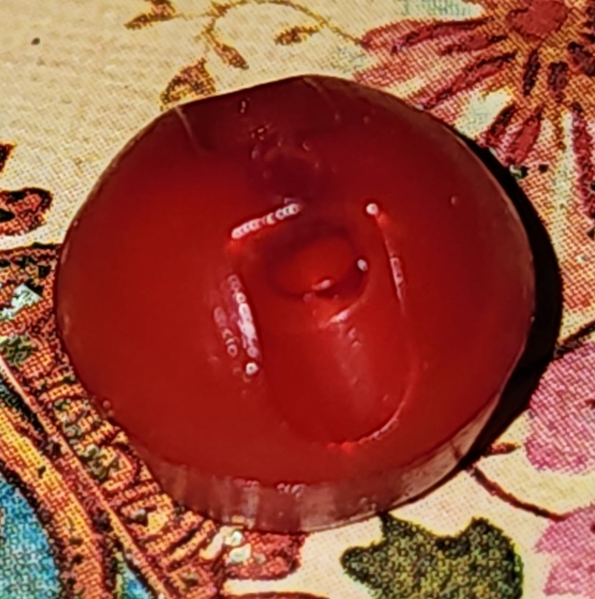 Red rosebud button 10mm