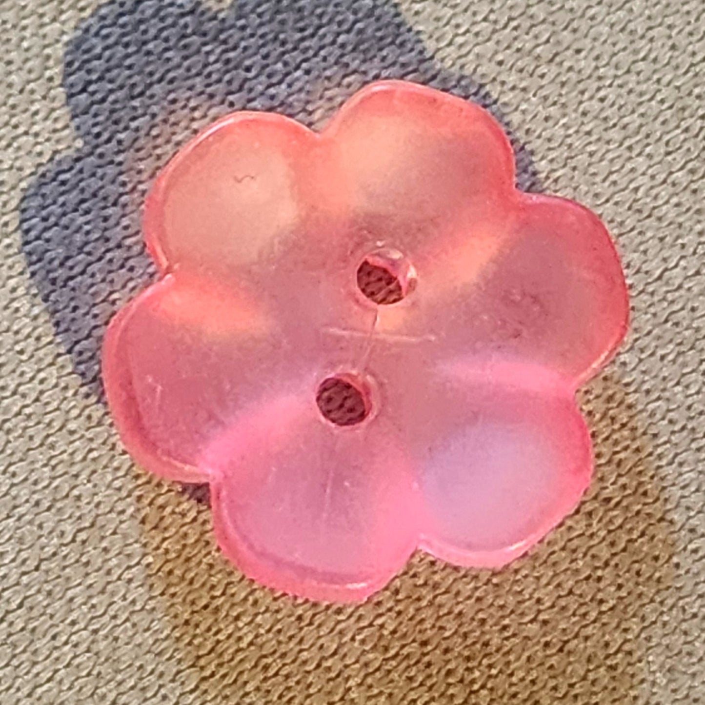 Frosted flower button candy pink 1.5cm