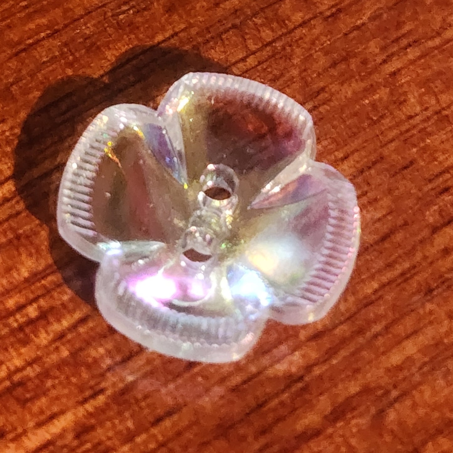 Opalescent clear flower button 1.5cm