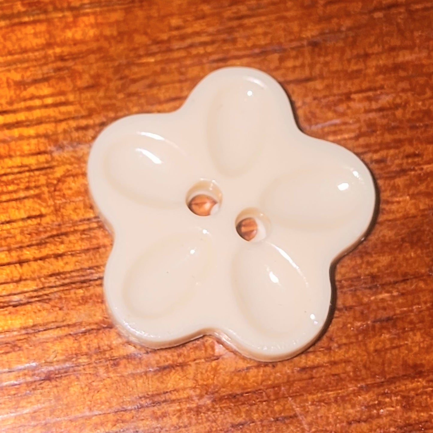Flower button recessed petal Cream 1.7cm