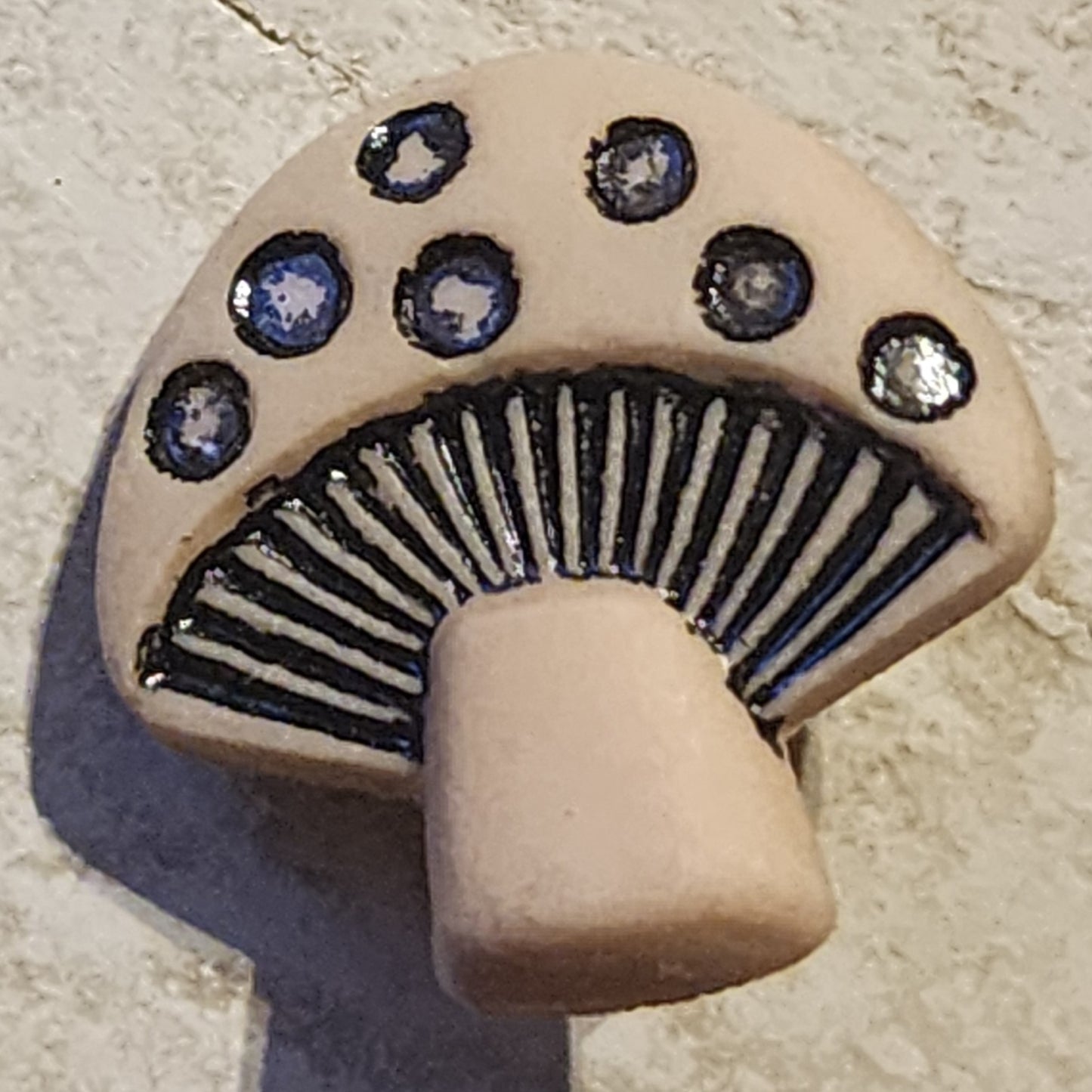 Mushroom button 15mm 2 colours