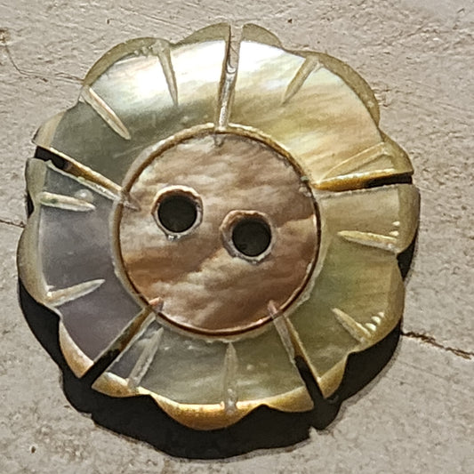 Mother of pearl carved flower 15mm