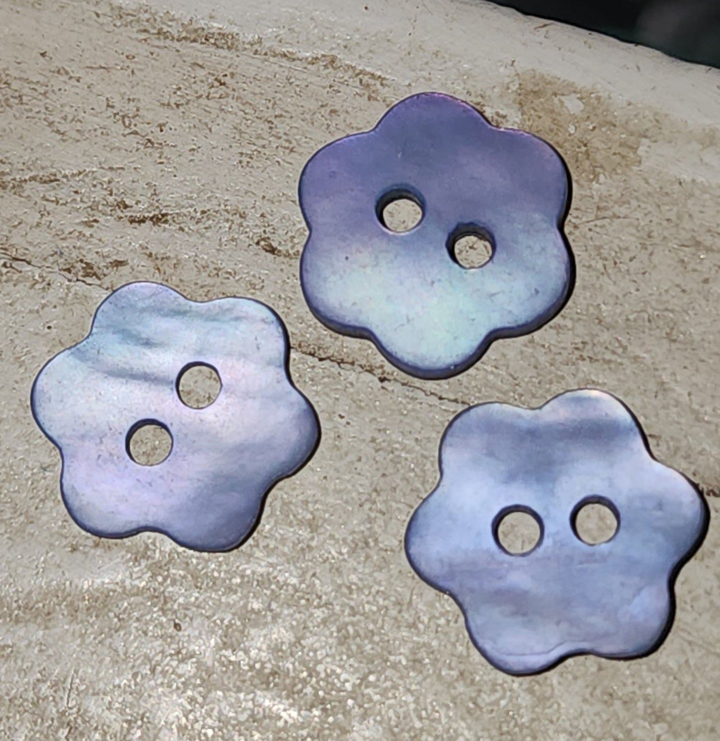 Mother of pearl tiny flower button 10mm