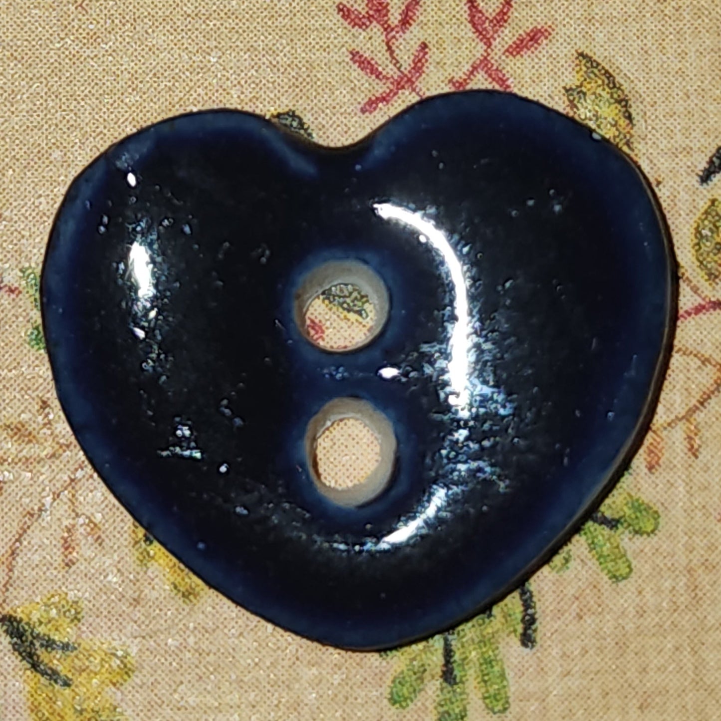 Ceramic heart button 15mm high (assorted colours)