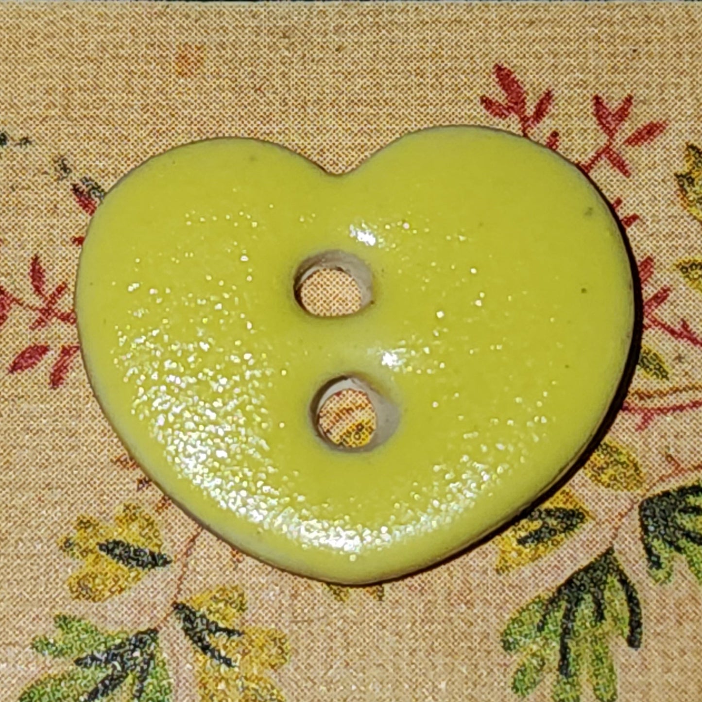 Ceramic heart button 15mm high (assorted colours)