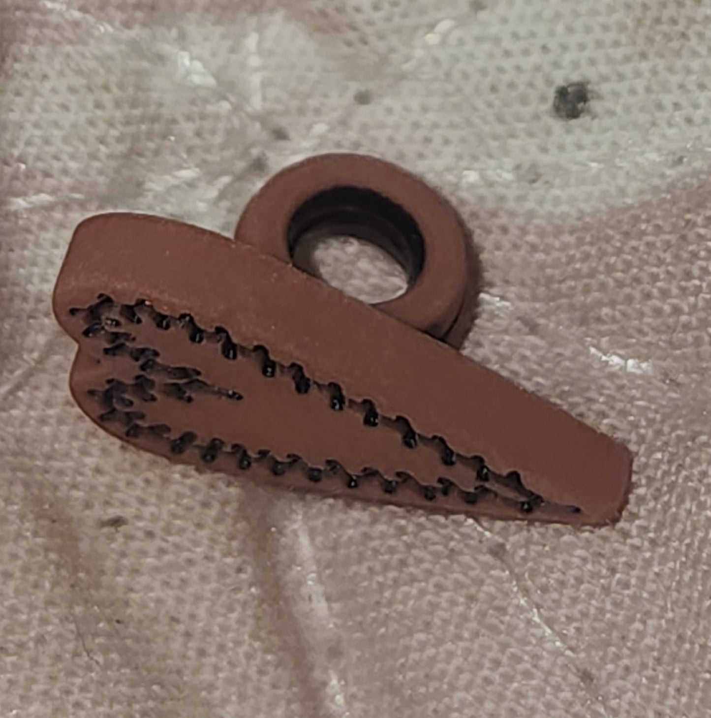 Skinny stitched look heart button in rose pink 13mm high