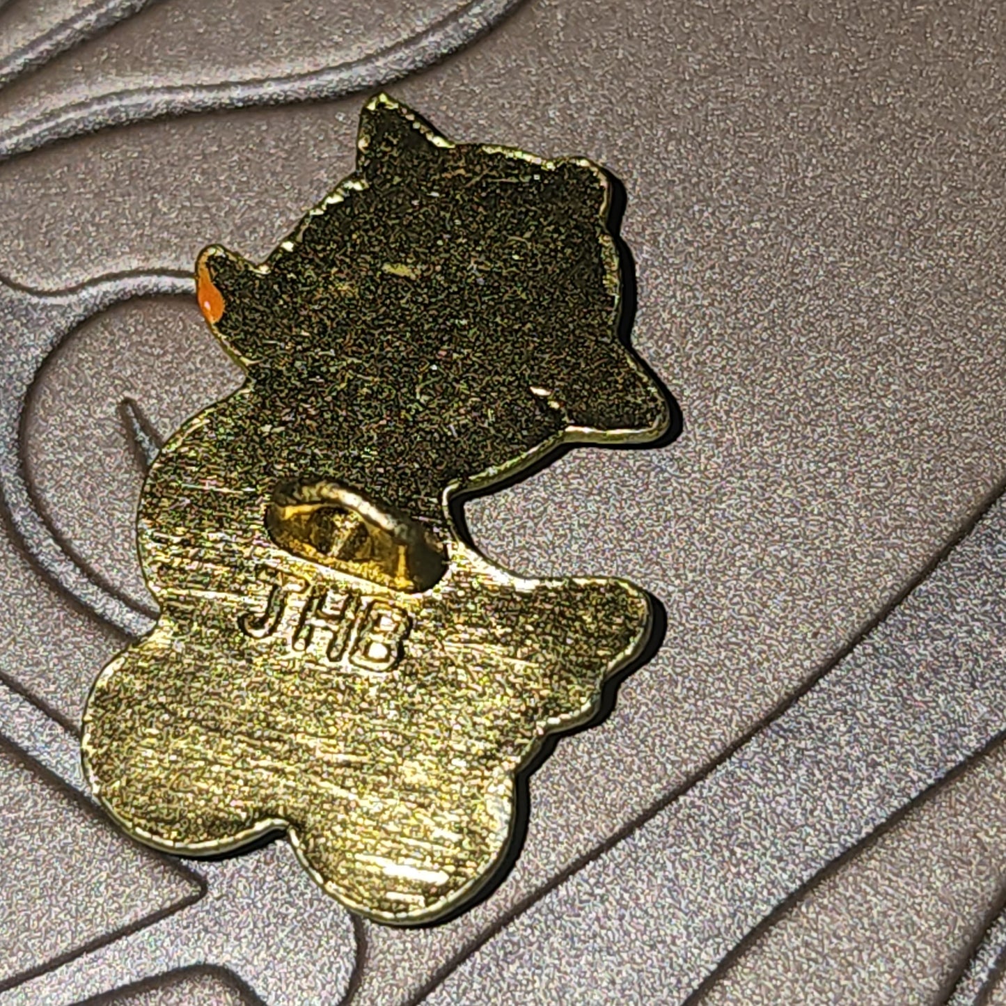 Metal duck on wheels button