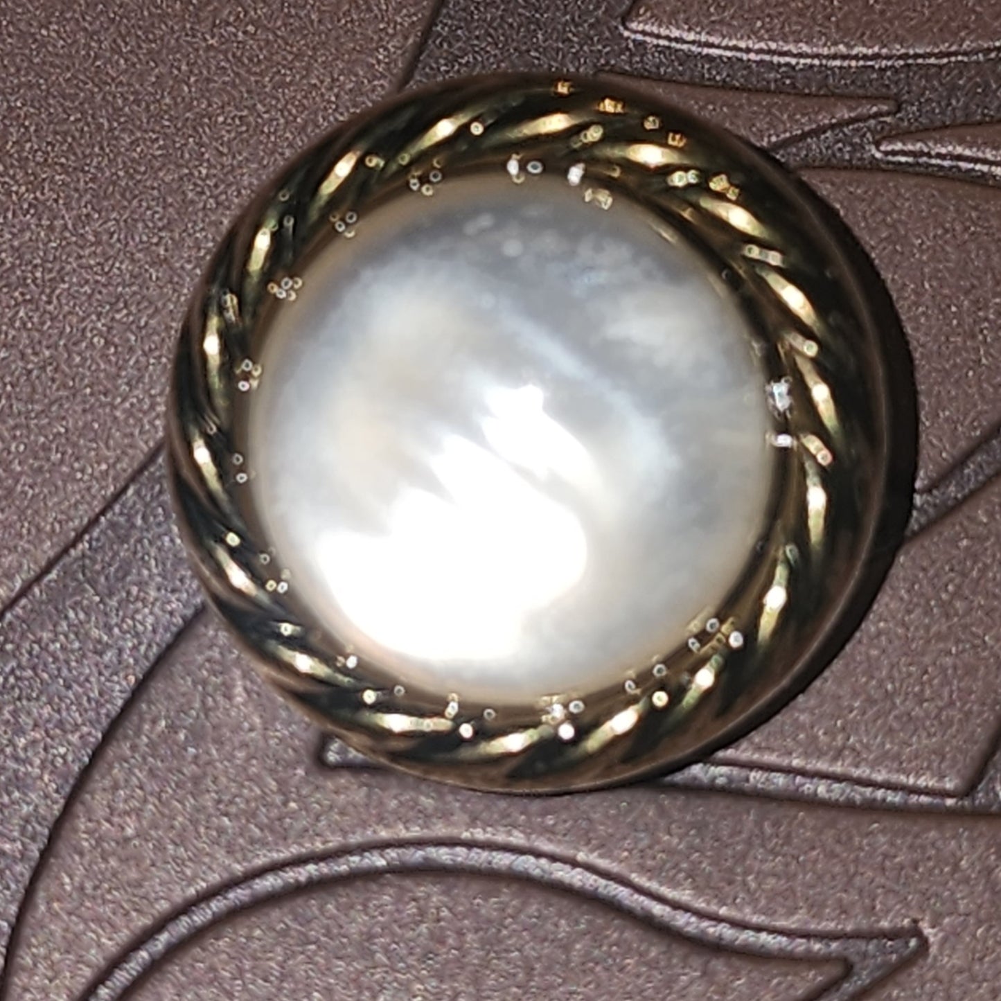 Round framed Mother of pearl button (shank back) 20mm